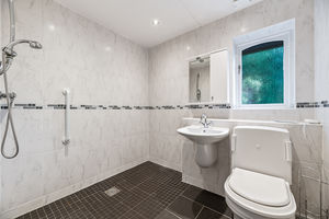 En Suite- click for photo gallery